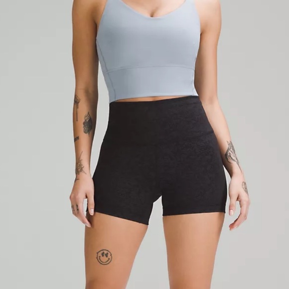 NWT Lululemon Wunder Under Train High Rise Short 4” in Blaze Black. Size 4 - Picture 2 of 8
